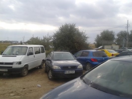 Constanţa, un coşmar: maşini abandonate în stradă, drumuri şi case inundate. Mamaia, mai ceva ca Valea Prahovei: Lucian Bute, blocat în trafic